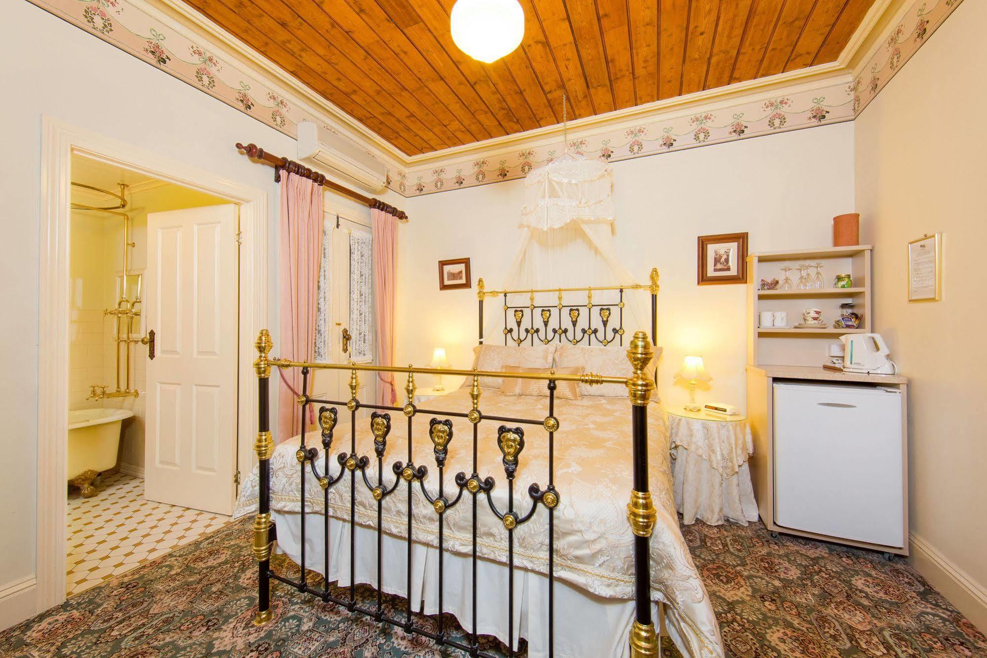 Barnsley House Bed And Breakfast Бічворт Екстер'єр фото