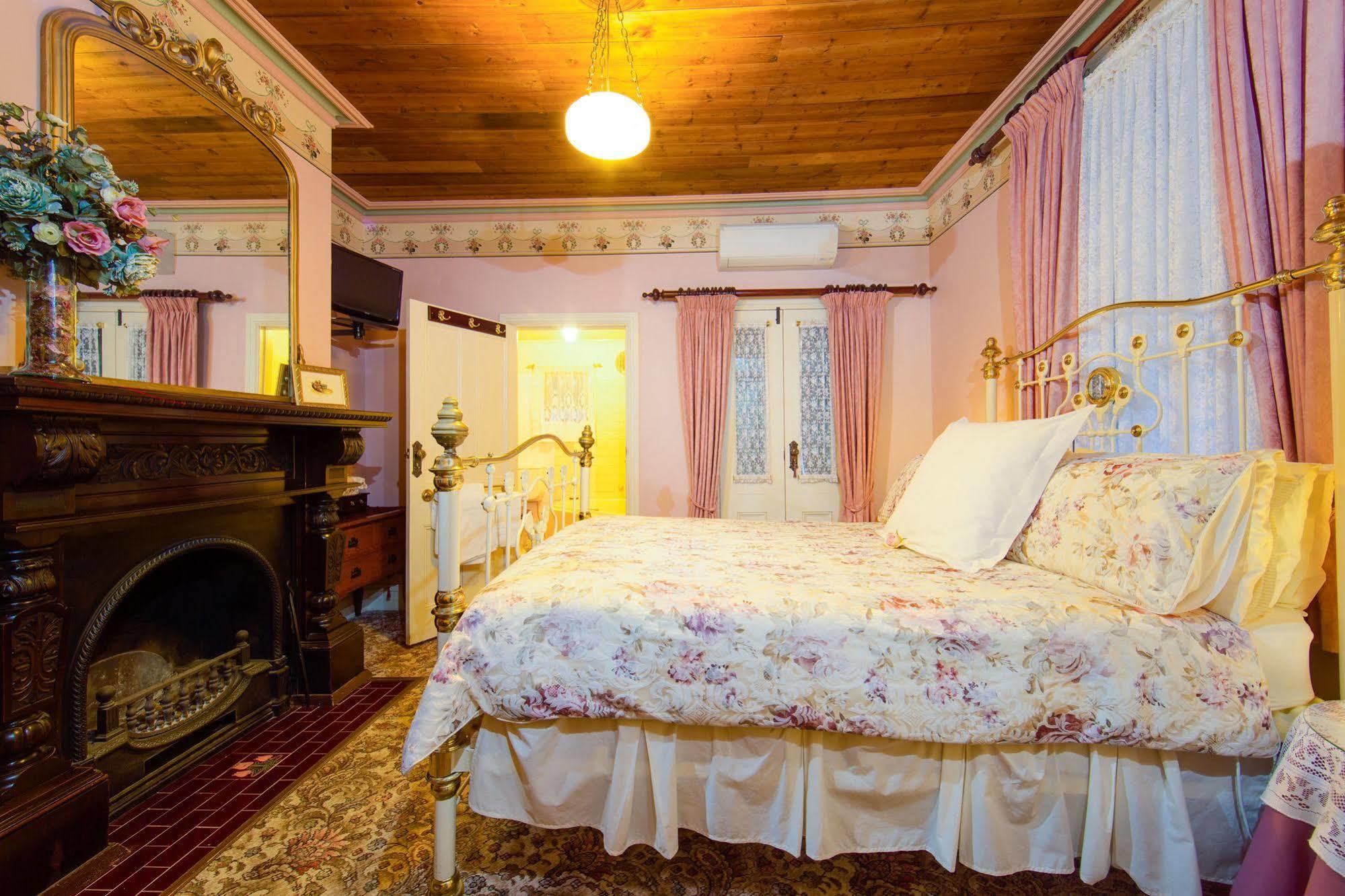 Barnsley House Bed And Breakfast Бічворт Екстер'єр фото