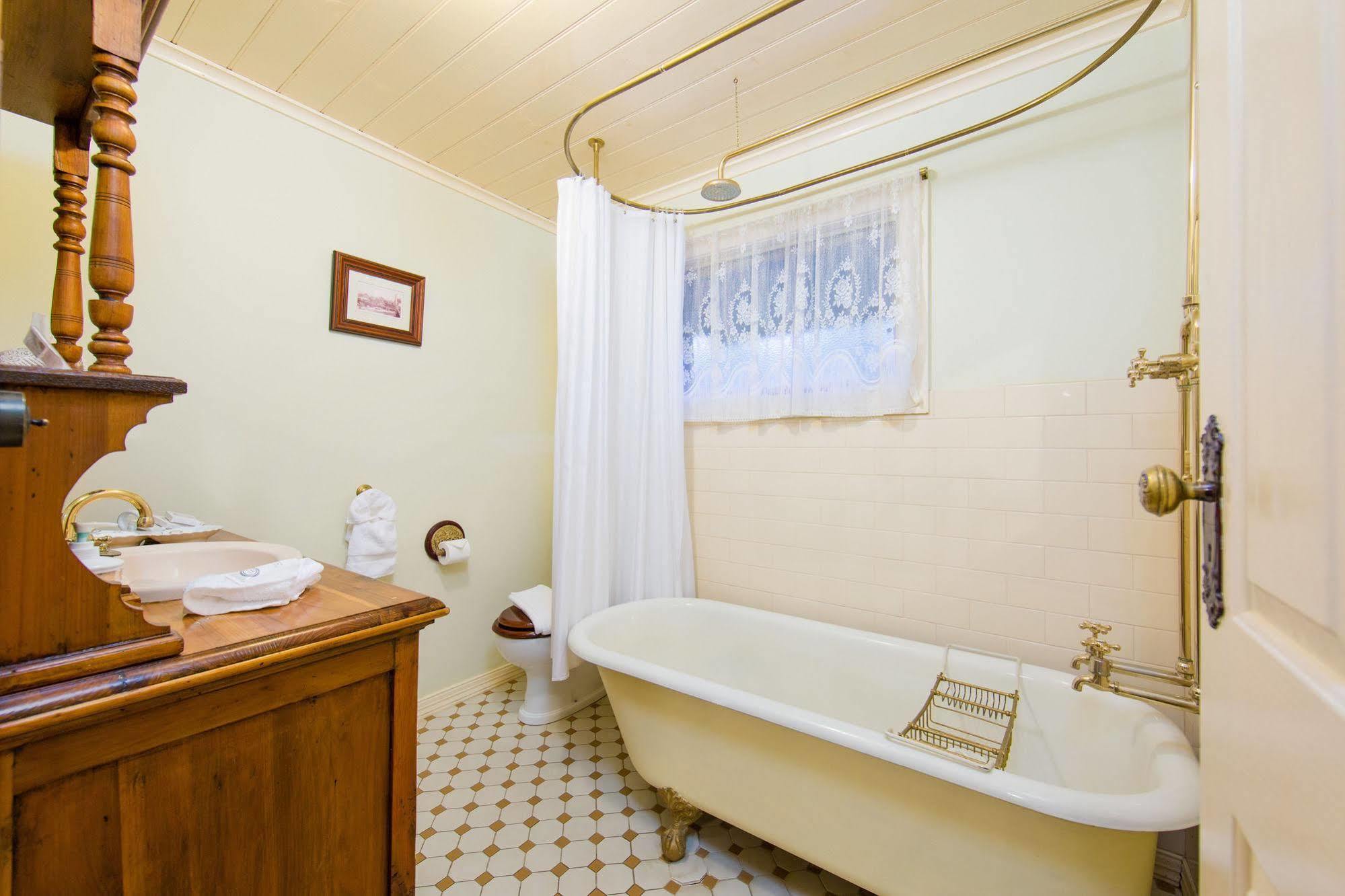 Barnsley House Bed And Breakfast Бічворт Екстер'єр фото